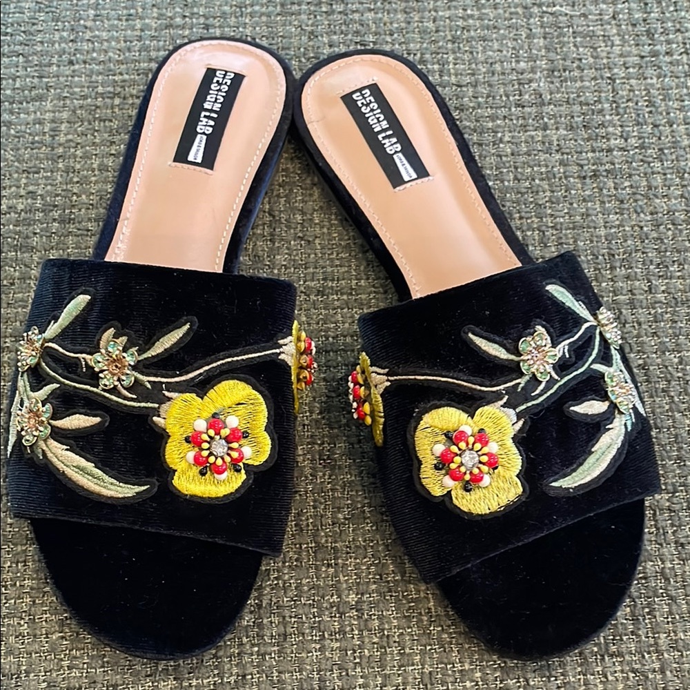 Design Lab Black Floral Embroidered Women's Slides (sz 7.5)